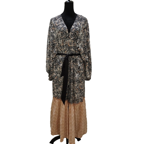 Anthropologie Other - Anthropologie Elegant Black & Tan Patterned Women's Kaftan-Size M/L